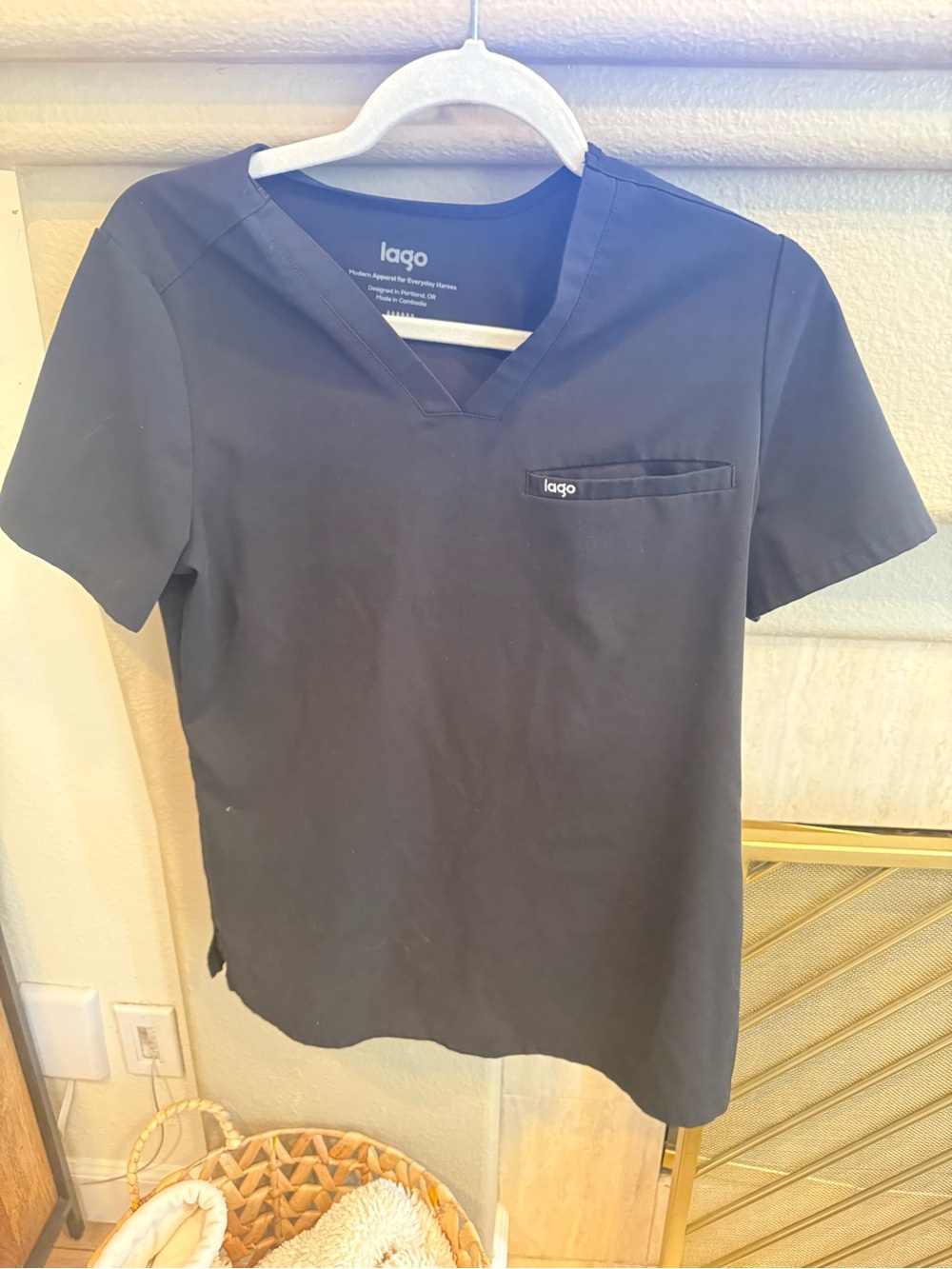 Lago Black V-Neck Scrub Top Size Small